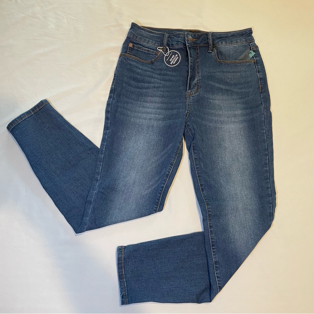 TAHARI- Women’s High Rise Jeans (Ab-Flattering Technology) Size 8/29 (NWT!)